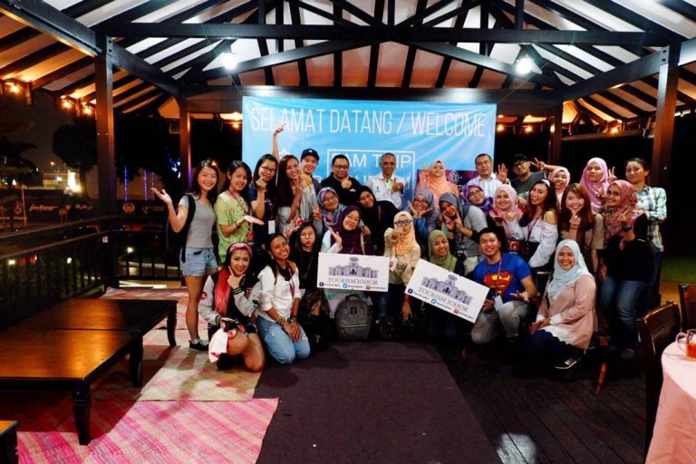 Makan Malam Di Dapor Warisan, Laman Seni Warisan