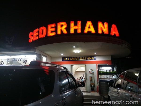 Travelog Bandung | Makan Malam Di Restoran Sederhana Masakan Padang
