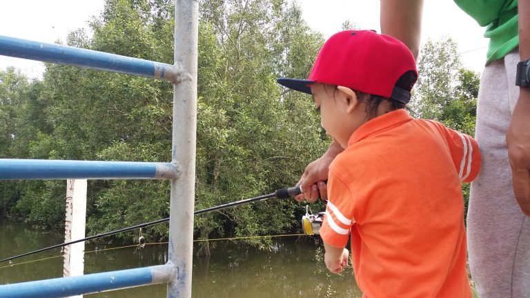 Teman Babah Memancing Ikan & Meronda Forest City Golf Resort