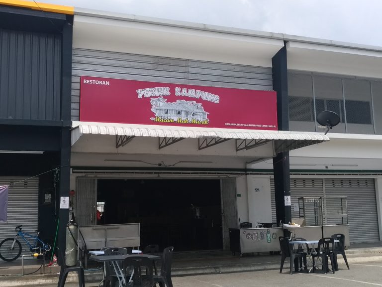 Makan Tengahari Di Restoran Periuk Kampung Taman Nusa Bayu