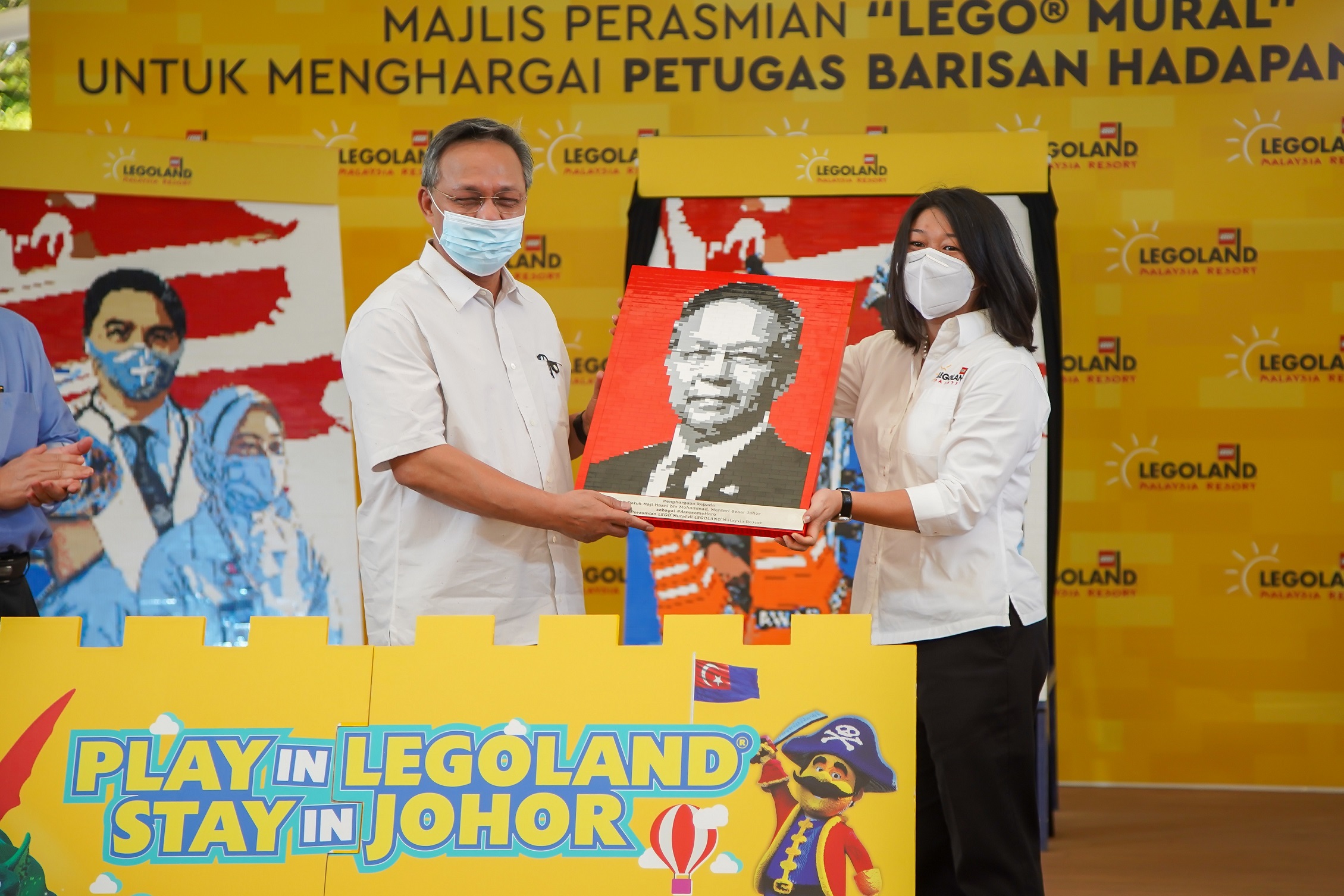 LEGOLAND® Malaysia Resort Exhibits Inspiring LEGO® Murals to Honour Pandemic Heroes