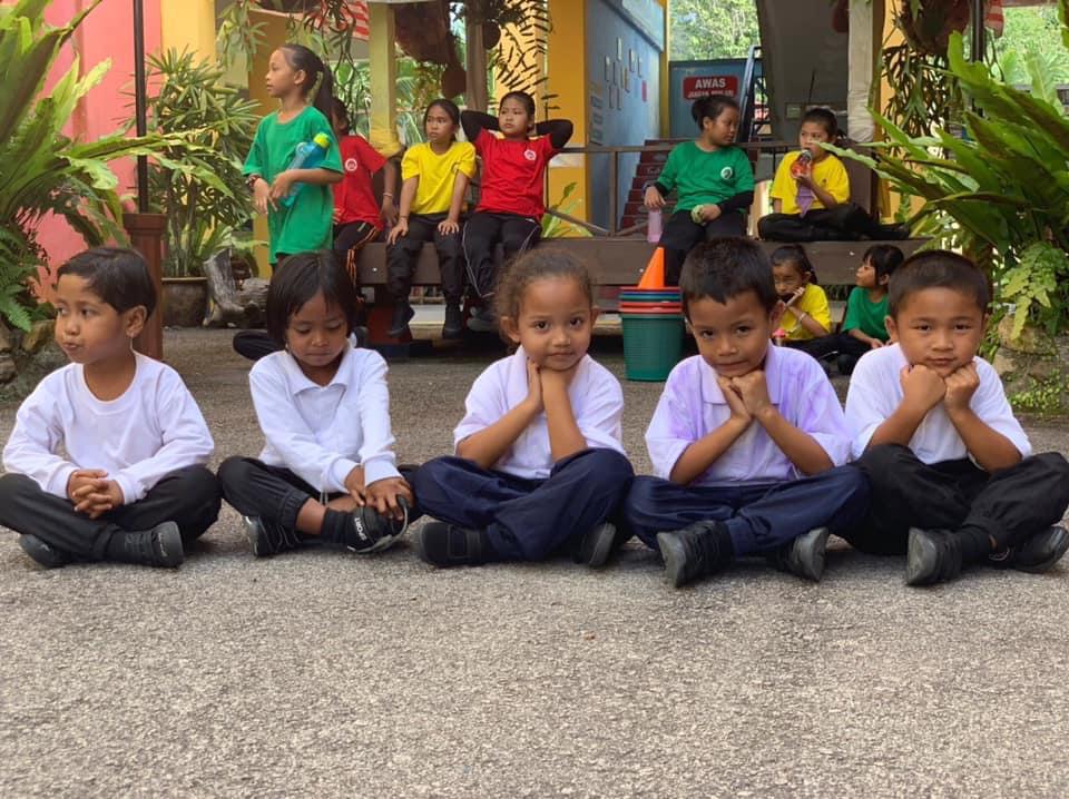 Kempen Cerahi Kehidupan Bersama TOP Amalkan Norma Baharu Bantu Anak Orang Asli Kembali ke Sekolah Dengan Selamat