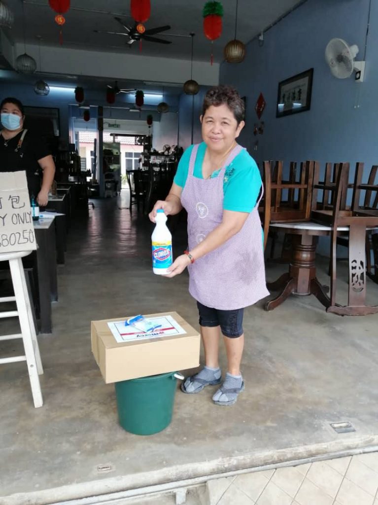Clorox dan MERCY Malaysia Sediakan Kit Kebersihan kepada Ribuan Mangsa Banjir di Johor