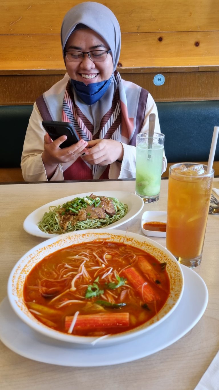 Lunch Menu Ala Carte di Restoran Johnny's