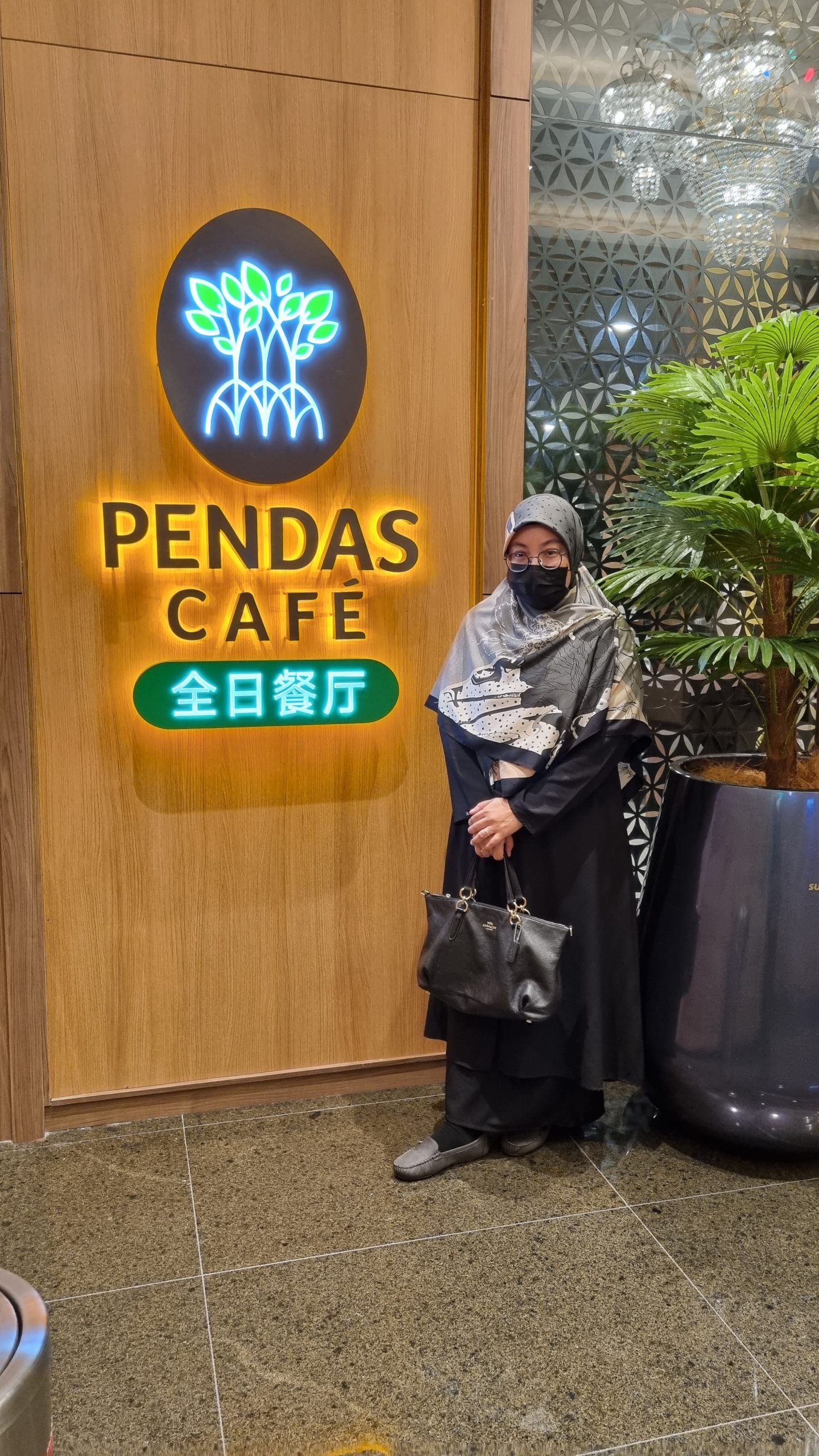 Wordless Wednesday 100 – Pendas Cafe Sunway Hotel Big Box