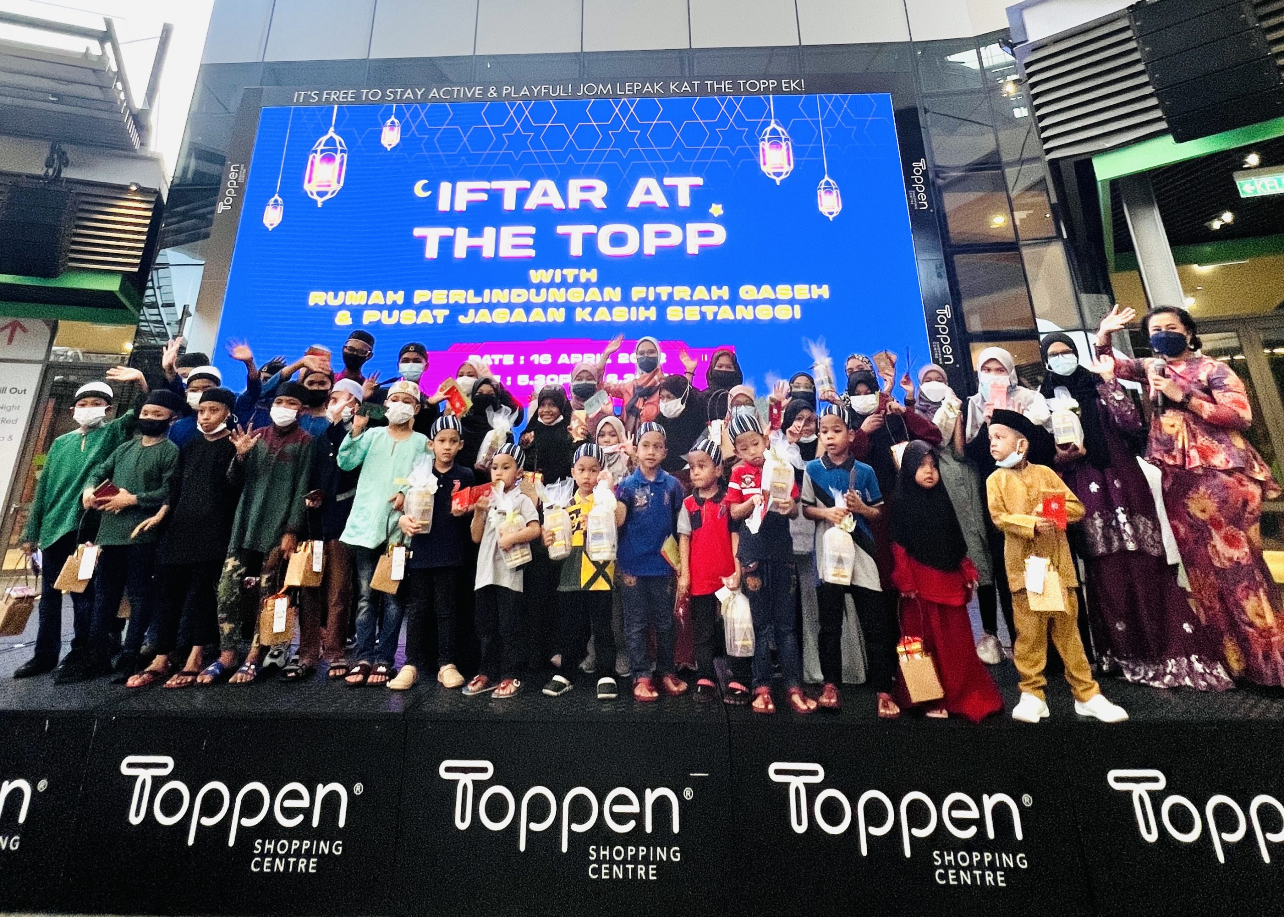 Toppen Shopping Centre Committed In Giving Back To The Community This Ramadan