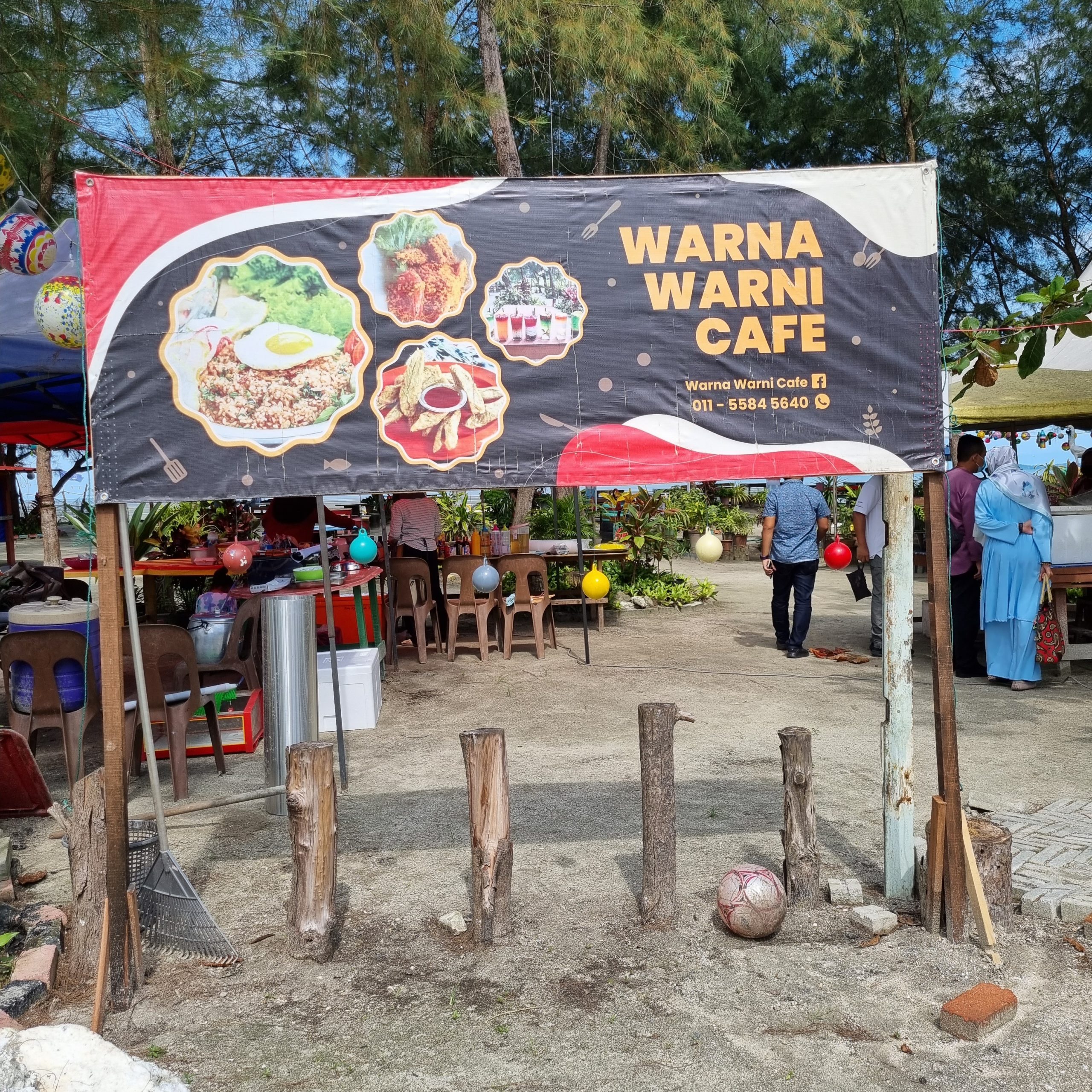 Santai Petang di Warna Warni Cafe Pantai Manis Tanjung Sedili