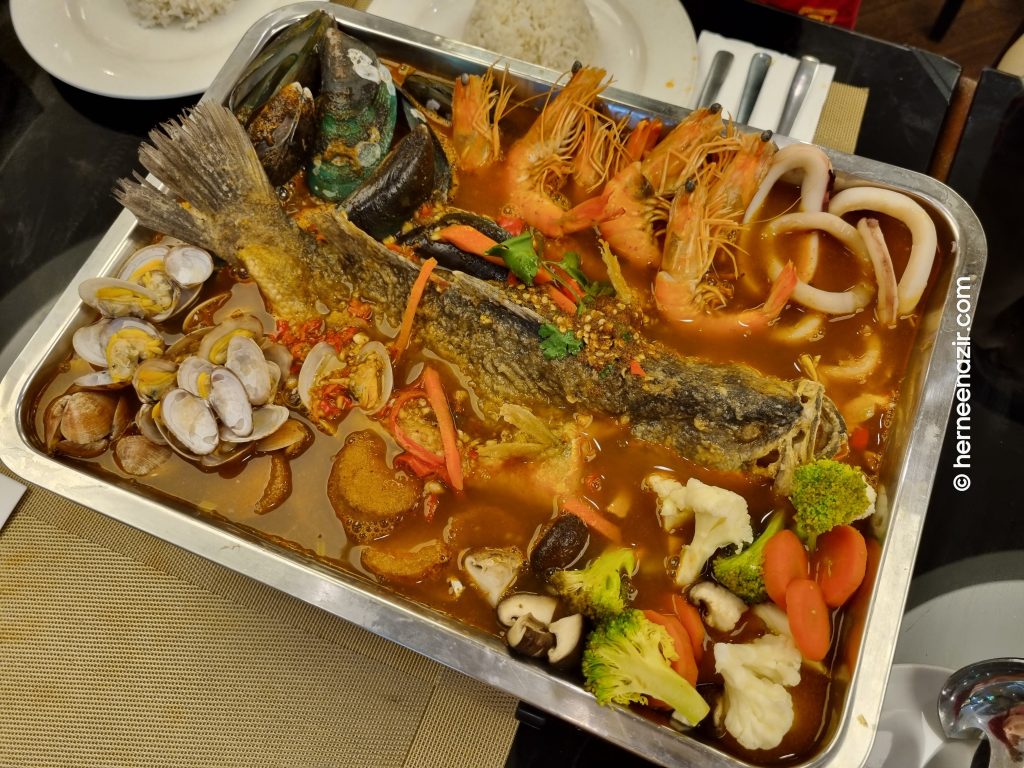 Celebrate Birthday Babah di Thai.co Seafood Boat Grand AlMizan