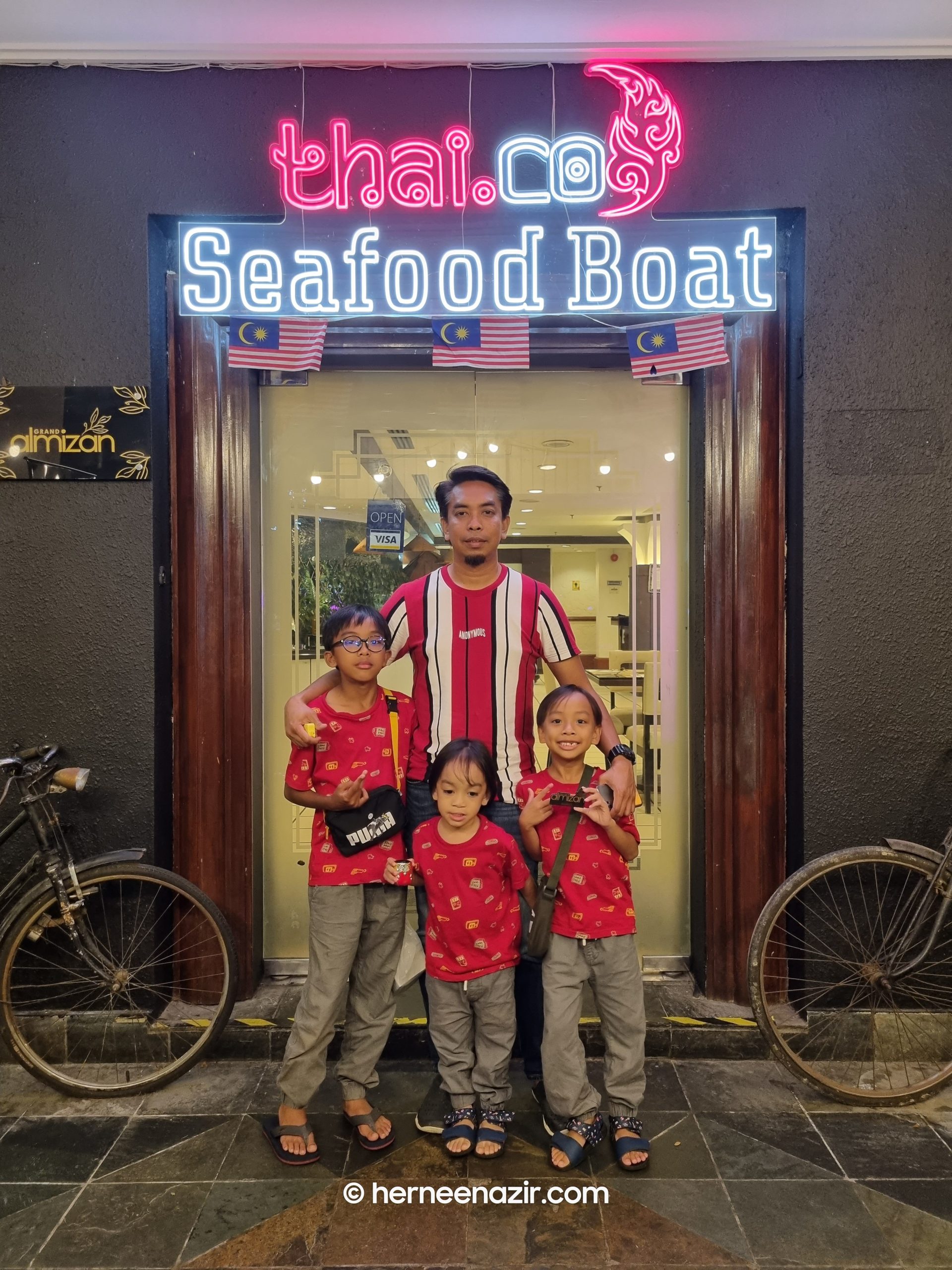 Celebrate Birthday Babah di Thai.co Seafood Boat Grand AlMizan