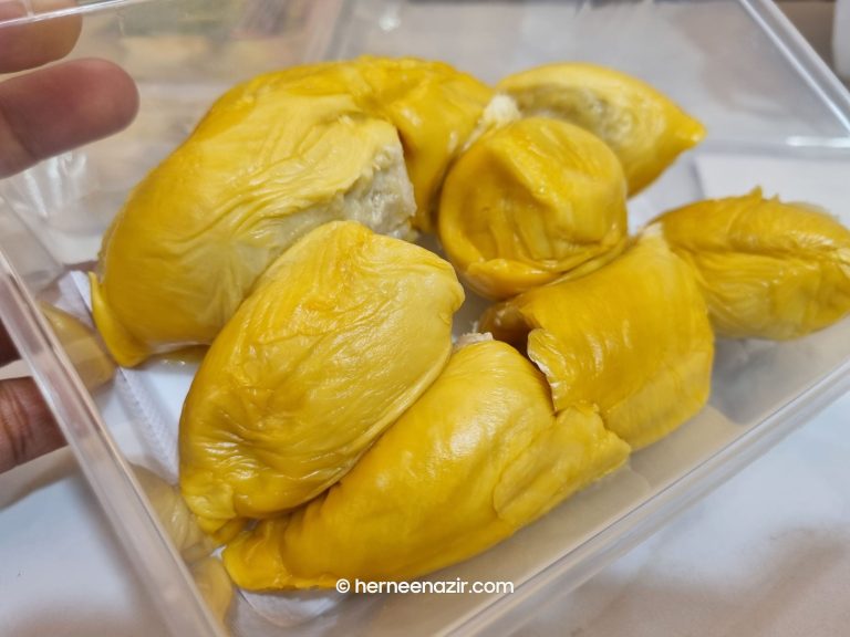 Wordless Wednesday - Musim Durian Dah Tiba!