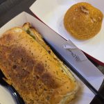 Review Kenangan Coffee: Steak & Cheese Sandwich dan Butter Nutty Creampuff