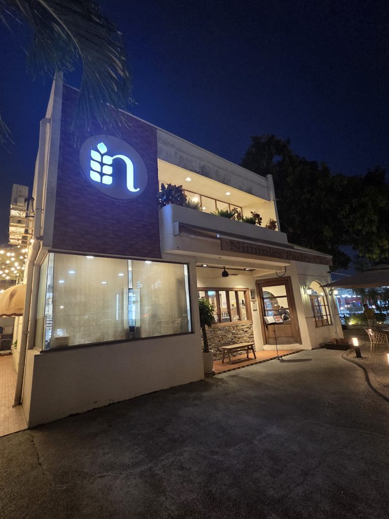Celebrate Wedding Anniversary Ke 18 Tahun di Nimmise Pastry Cafe JB